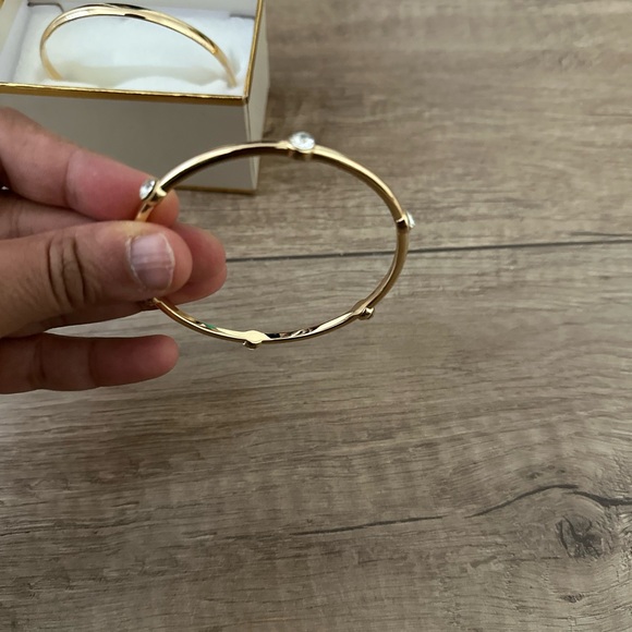 Anne klein’s Gold tone bangle set. - Picture 6 of 7